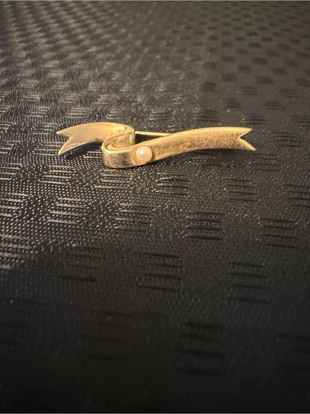 Vintage 1984 Avon Brooch with Pearl Accent